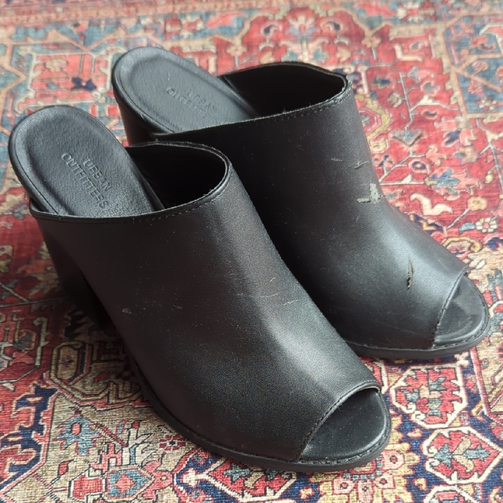 Urban Outfitters Black Open-Toe Mules - Picture 2 of 16